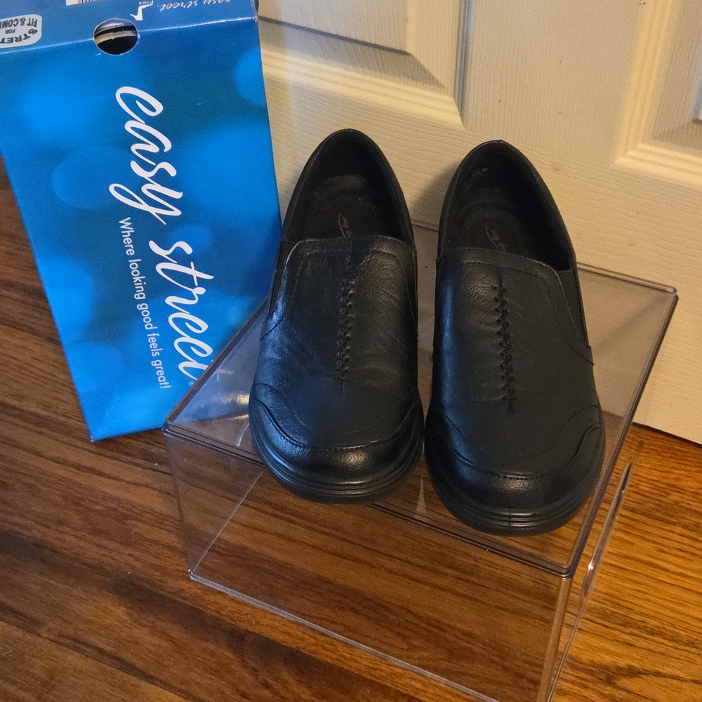 Easy Street Black Ultimate Slip-on Loafers Size 9.5